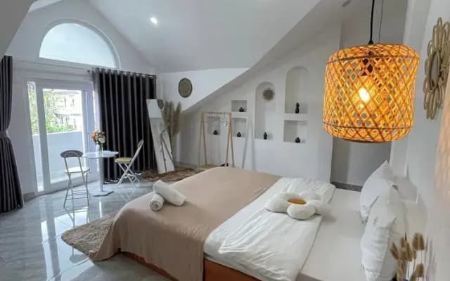 Gin House DL - by Bay Luxury