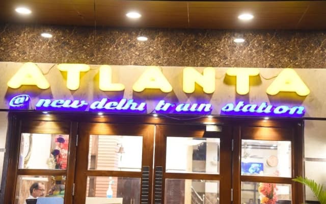 Atlanta at New Delhi Train Station
