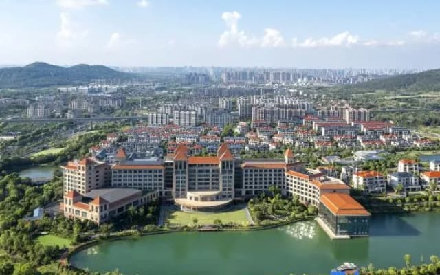 Crowne Plaza XIANGYANG FUCHUN LAKESIDE by IHG