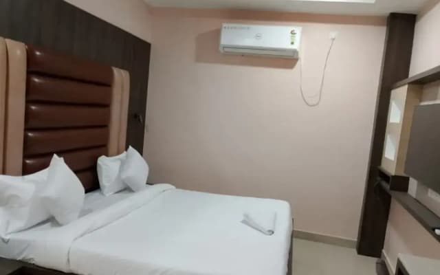 Goroomgo Akay guest house Varanasi