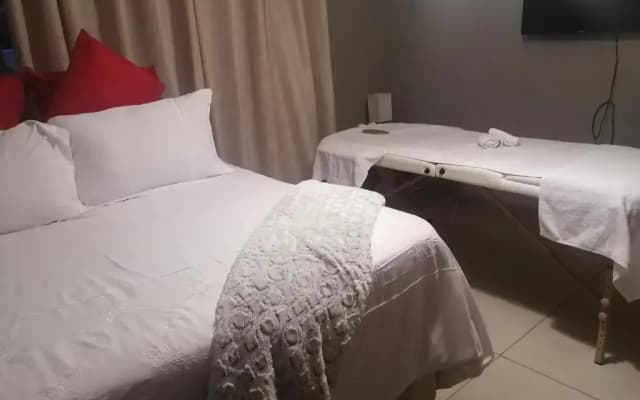 Warmbaths Thai SPA And Guest House