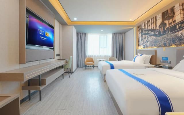 Super 8 Select Hotel (Yangzi Jiang Road Hongshan Park Branch)