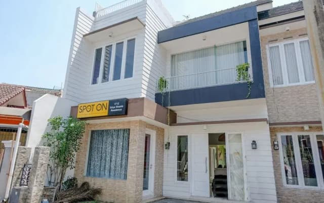 Griya Shanta Residence by OYO Rooms