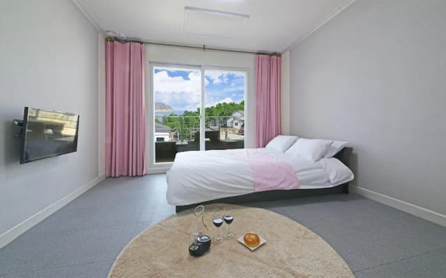 Janghohang J Story Spa Pension