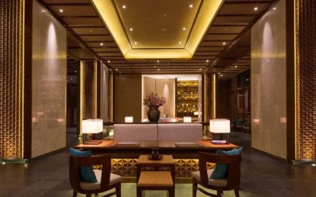 21° Holiday Hotel