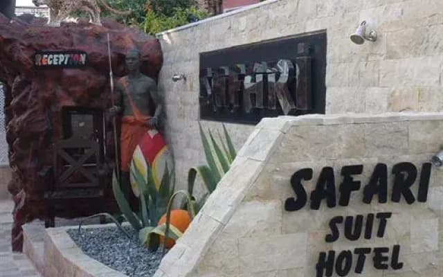 Safari Suit Hotel