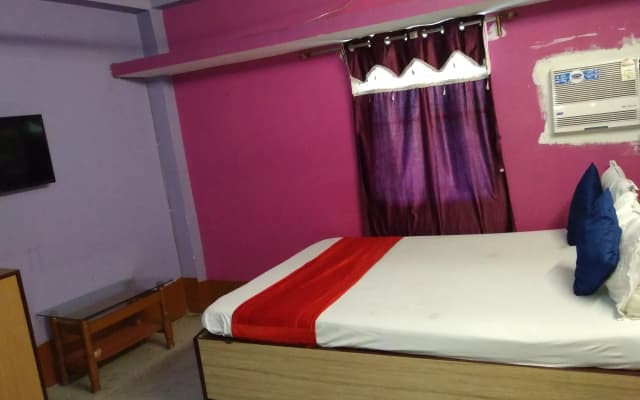 Om Shanti Guest House - Near Ruby General Hospital and Science City