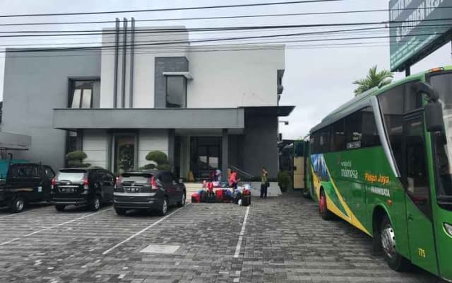 Tirta Kencana Hotel & Garden Resto