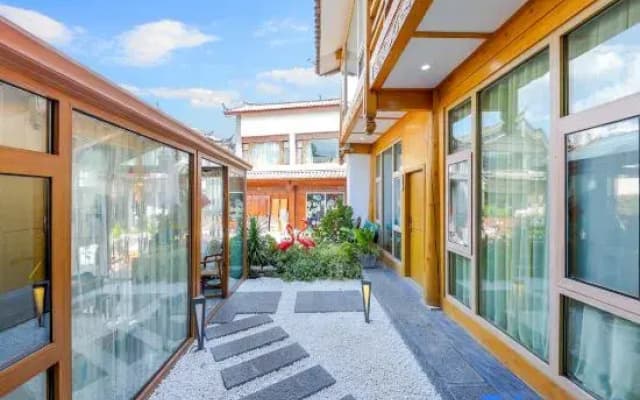 Anyu·Meetyou Xiaoyin Lakeside Residence Holiday Meisu (Lijiang Ancient City North Gate Branch)