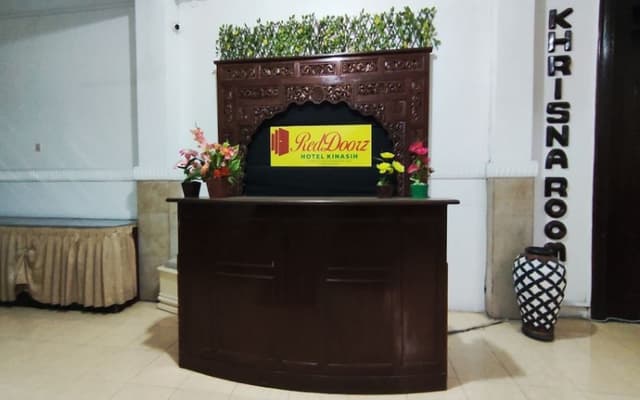 Capital O 93653 Kinasih Hotel