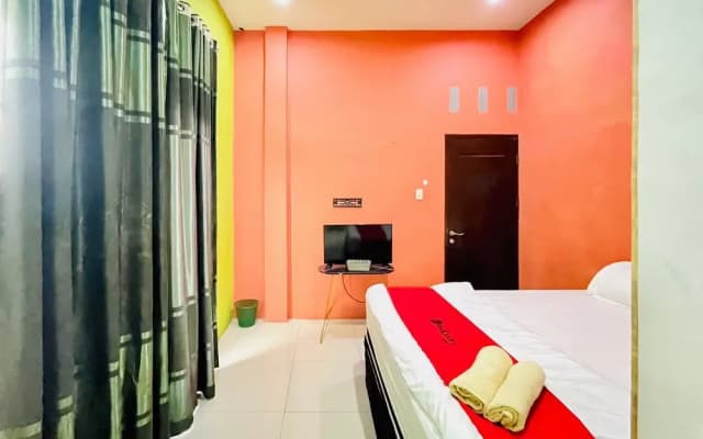 RedDoorz @ MCLOS Syariah Guest House Rantau Perapat