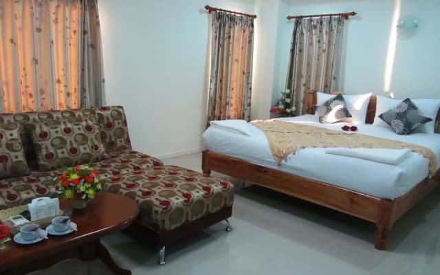 Rueanrimnam Hotel