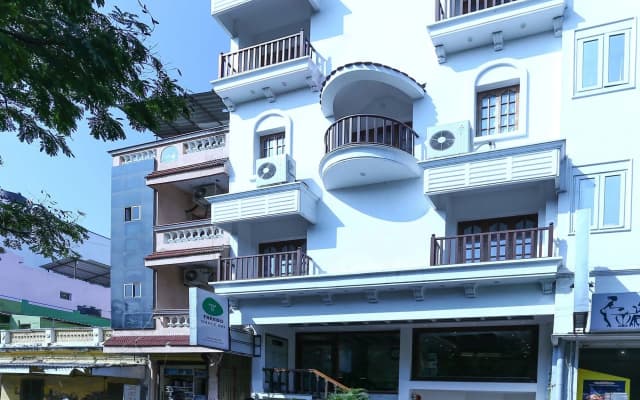 Treebo Grace Inn, 3 Min Walk From Promenade Beach