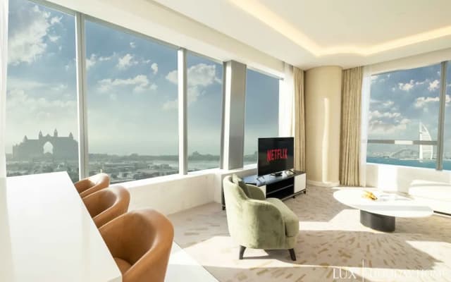 LUX Iconic Views at Palm Tower Suite 4