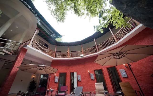 Guilin Crystal Crescent Moon Hotel