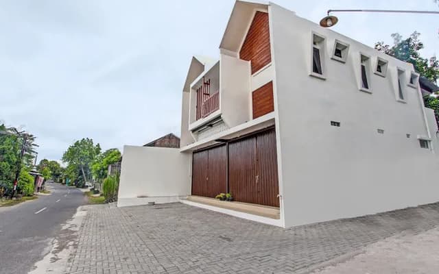 Hotel O Griya Putih