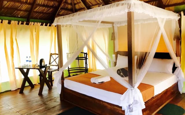 Yala Lake View Cabanas