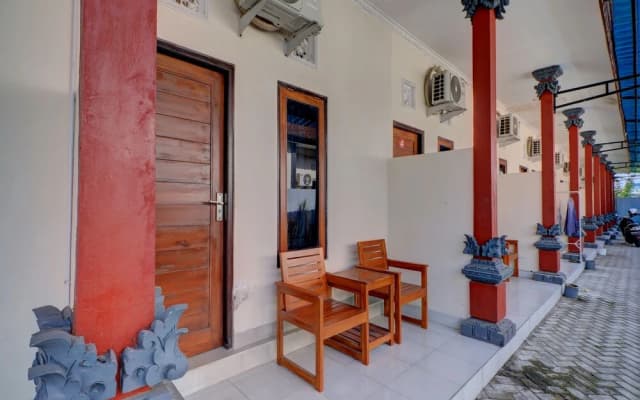 OYO Life 92838 Kost Ibu Surya