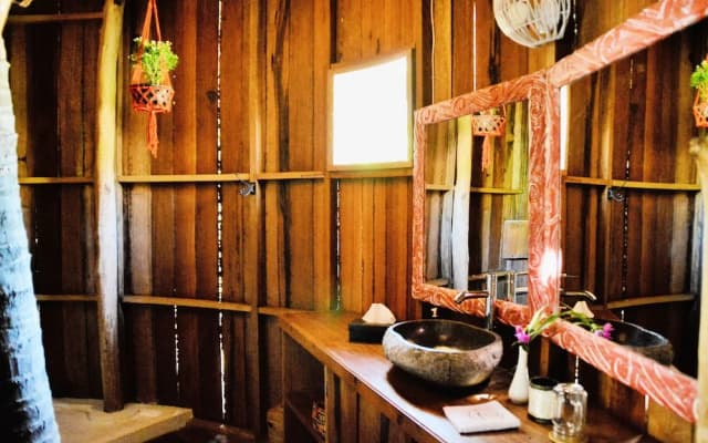 Gili Treehouses