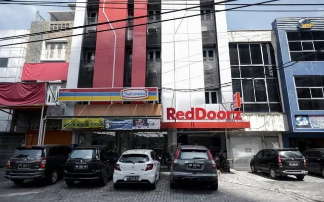 Reddoorz Plus Near Deli Park Mall Medan