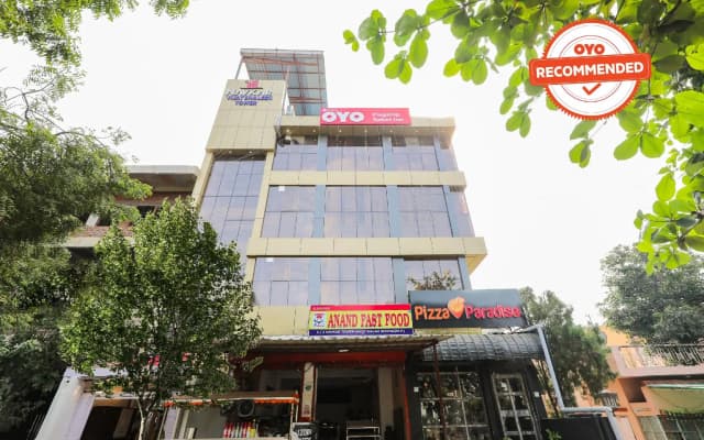 OYO Collection O 77747 Saket Inn