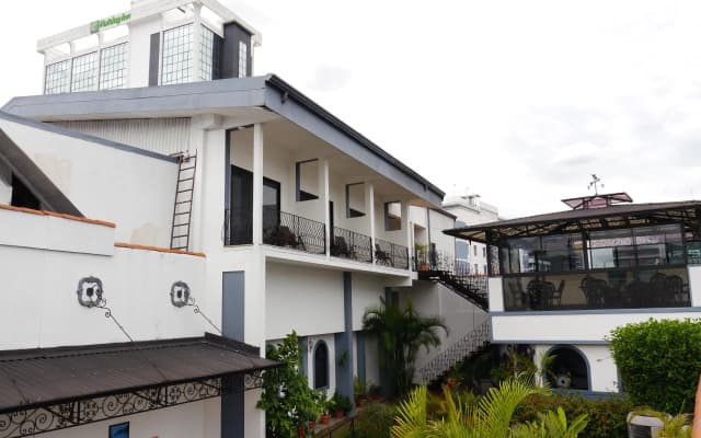 Santo Tomas Hotel