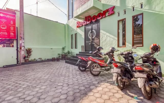 RedDoorz near Jogja National Museum