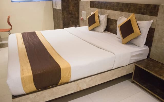 Hotel Embassy Grand