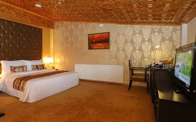 Batra Hotel & Residences