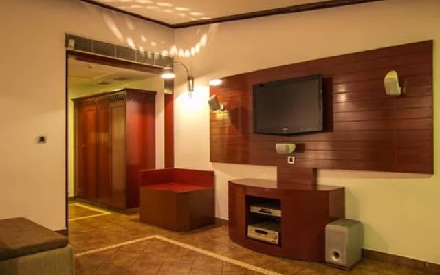 Leonia Holistic Destination