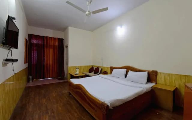 Hotel Sunbeam by OYO Rooms