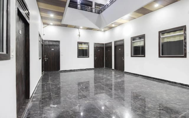 OYO 49595 Hotel Enroute Taj