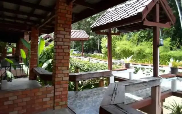 Baan Kiang Klong Resort