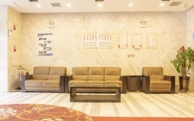 Home Inn Baiyun Hotel (Urumqi Mi Eastern District Kowloon Branch)