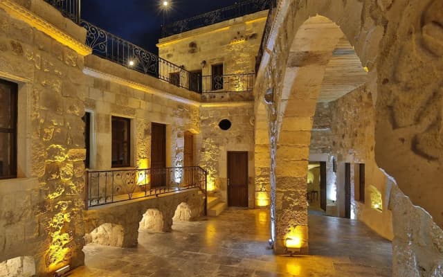 Golden Cave Suites