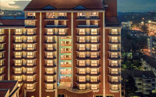 Отель Mövenpick Hotel & Residences Nairobi