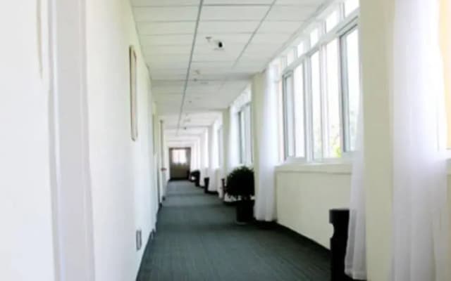 Yilai Hotel (Xian Xiaoyanta Peoples Hospital Branch)