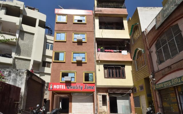 OYO 23296 Hotel Quality Time