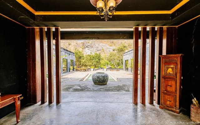 Avartarn Miracles Hotel