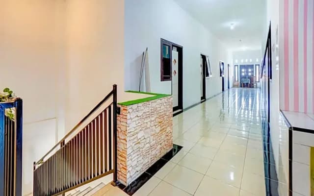 OYO Flagship 90502 Holistay Malang New