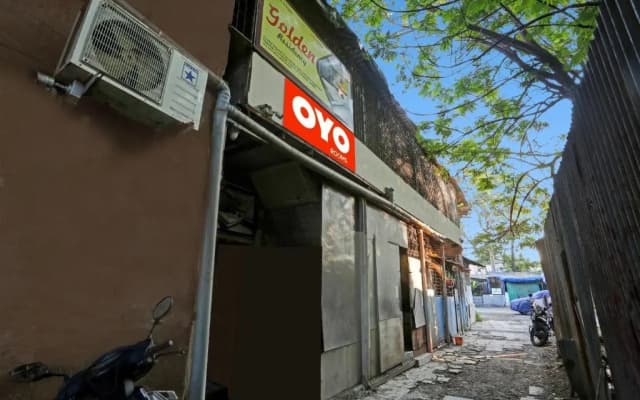 OYO Flagship 80682 Hotel Golden Residency