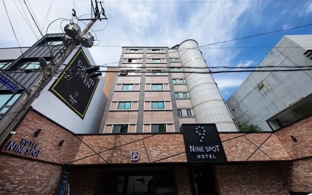 Daejeon Eunhangsunhwa Hotel Nine Spot(대전 은행선화 호텔 나인스팟)