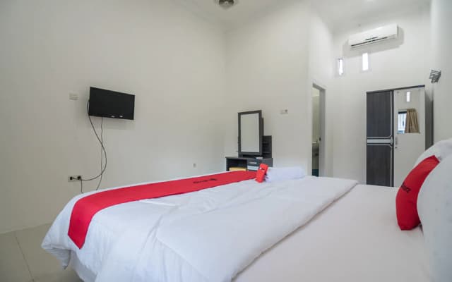 RedDoorz near Sultan Thaha Airport Jambi