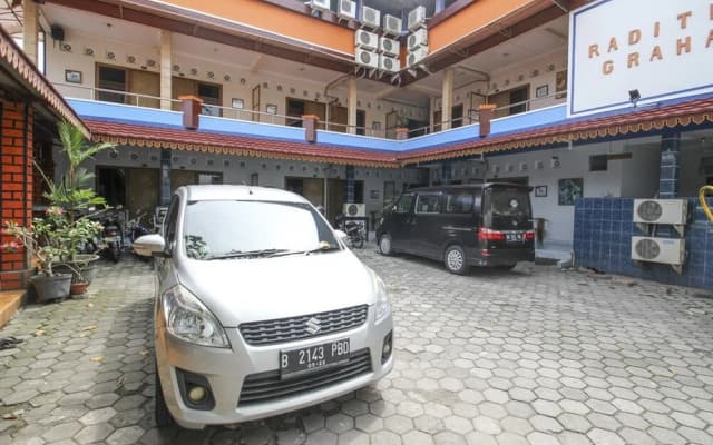 Hotel Raditia Graha by OYO Rooms