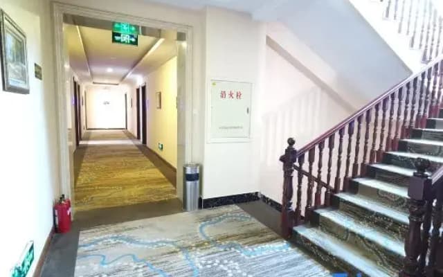 Huaxuan Hotel (Dalian Qixin Street Branch)