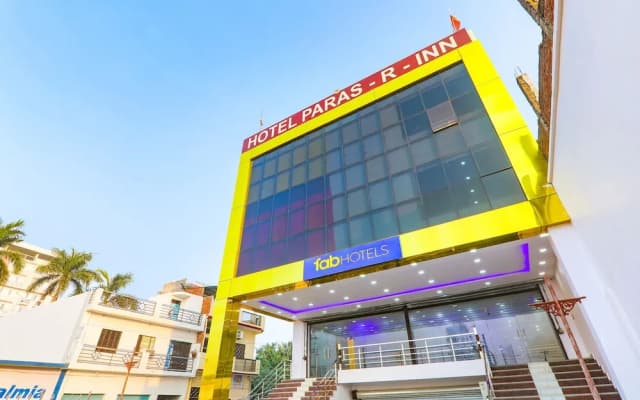 Fabhotel Paras