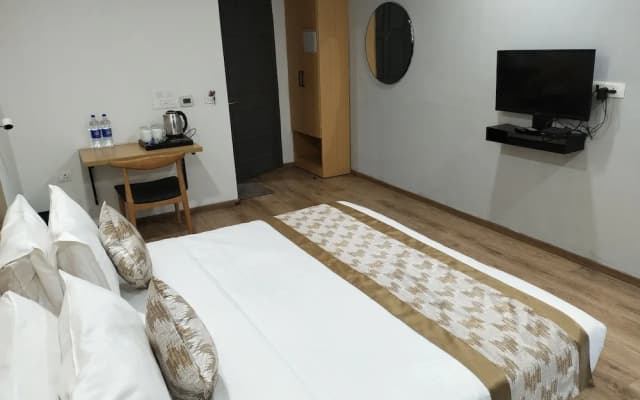 Saltstayz Select- Medicity (Near Medanta Hospital)