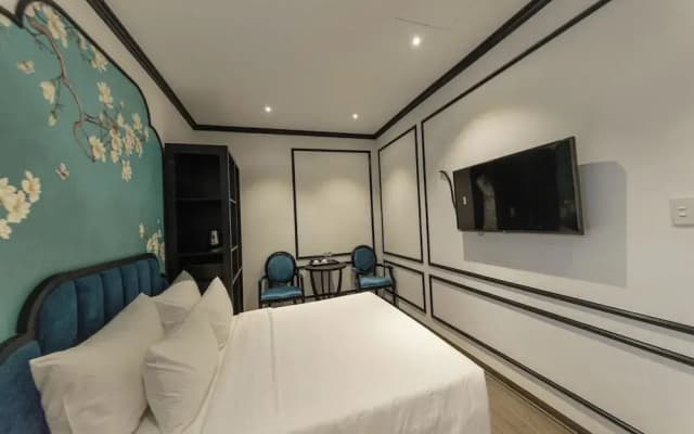 Azen Lakeside Hotel & Travel