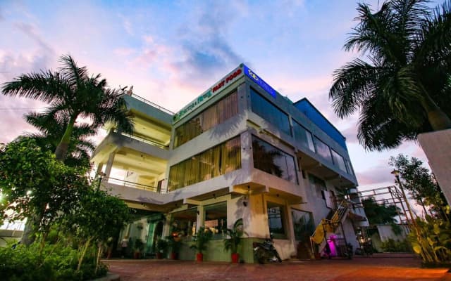 Fabhotel Sharma & Vishnu Garden
