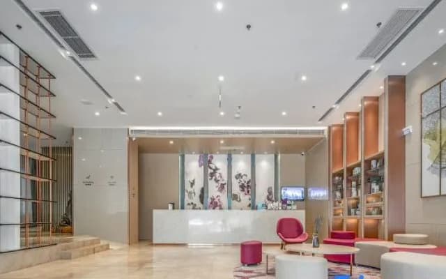 Lifeng Hotel (Pingliang Sports Park Baota Square Branch)